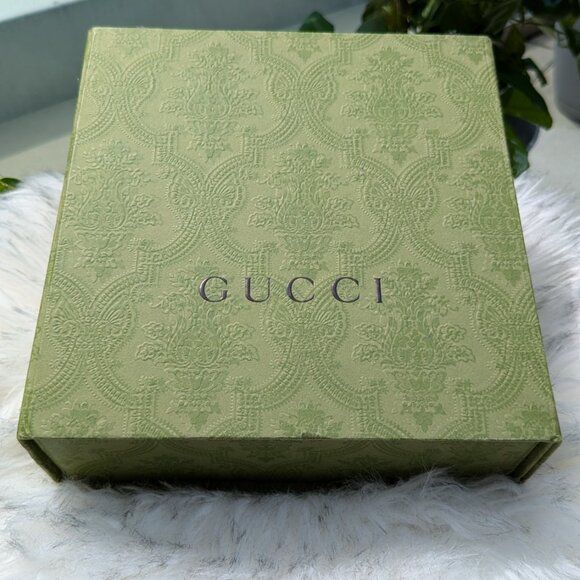 Brown Leather Gucci Belt with Gold Interlocking G detail - Picture 2 of 7